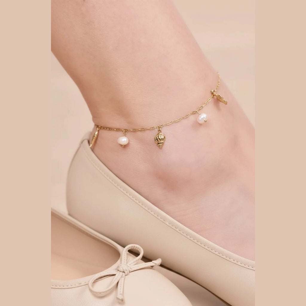 Détail chaîne de pied perles bijou cheville raffiné ÔParis