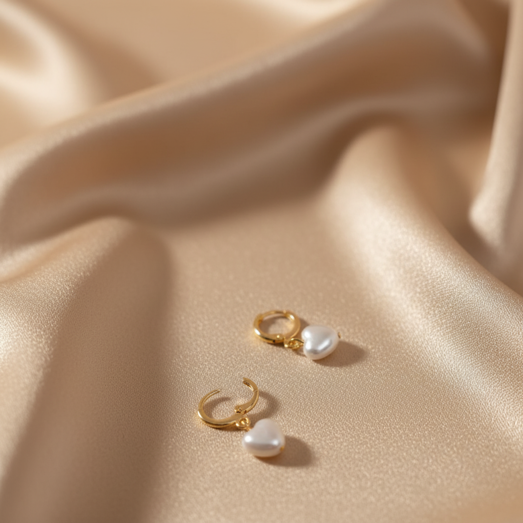 Boucles d'oreilles créoles dorées cœur nacré blanc acier inoxydable - ÔParis création artisanale