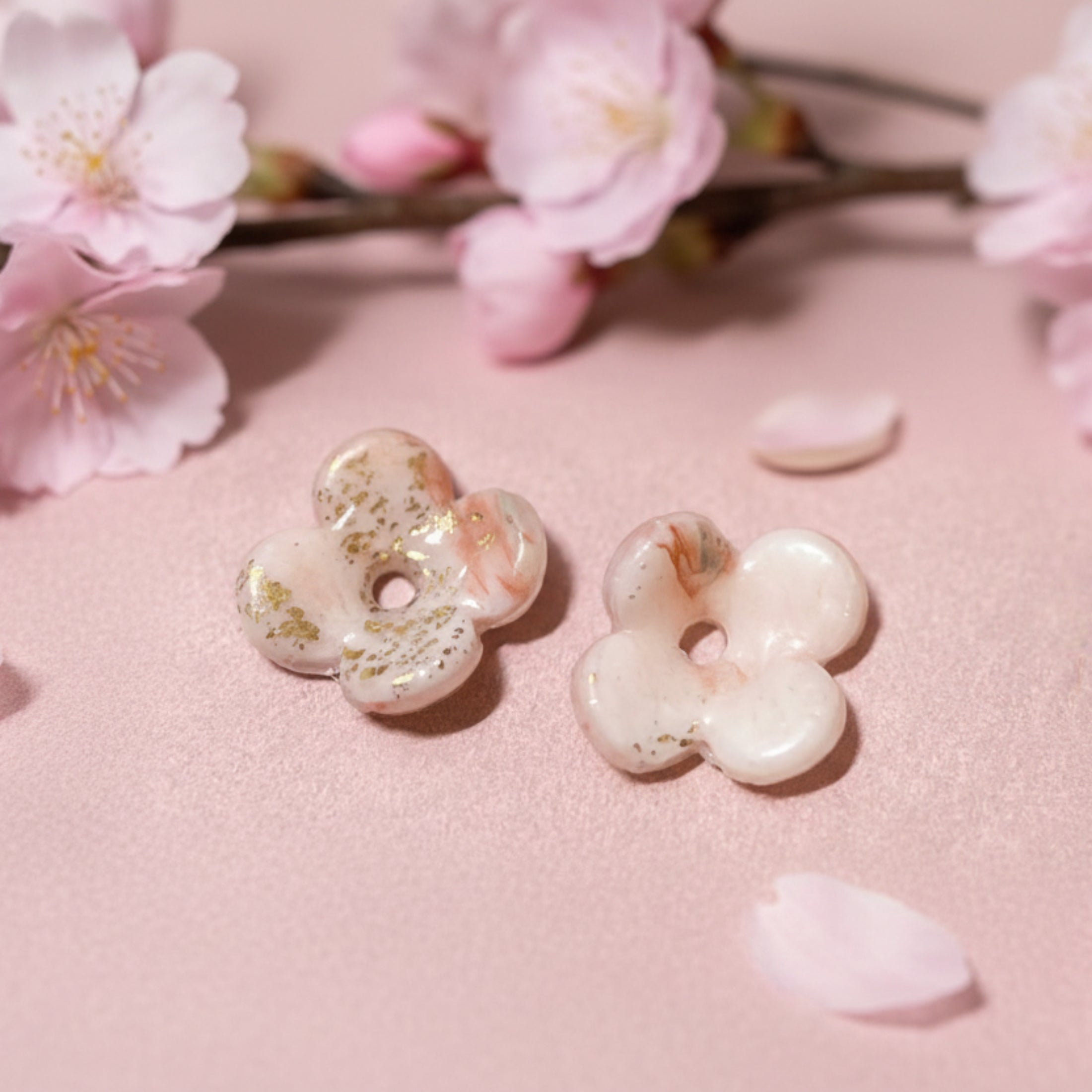 Pampilles Sakura taille petite 2,2 cm incurvées - Pâte polymère rosé doré
