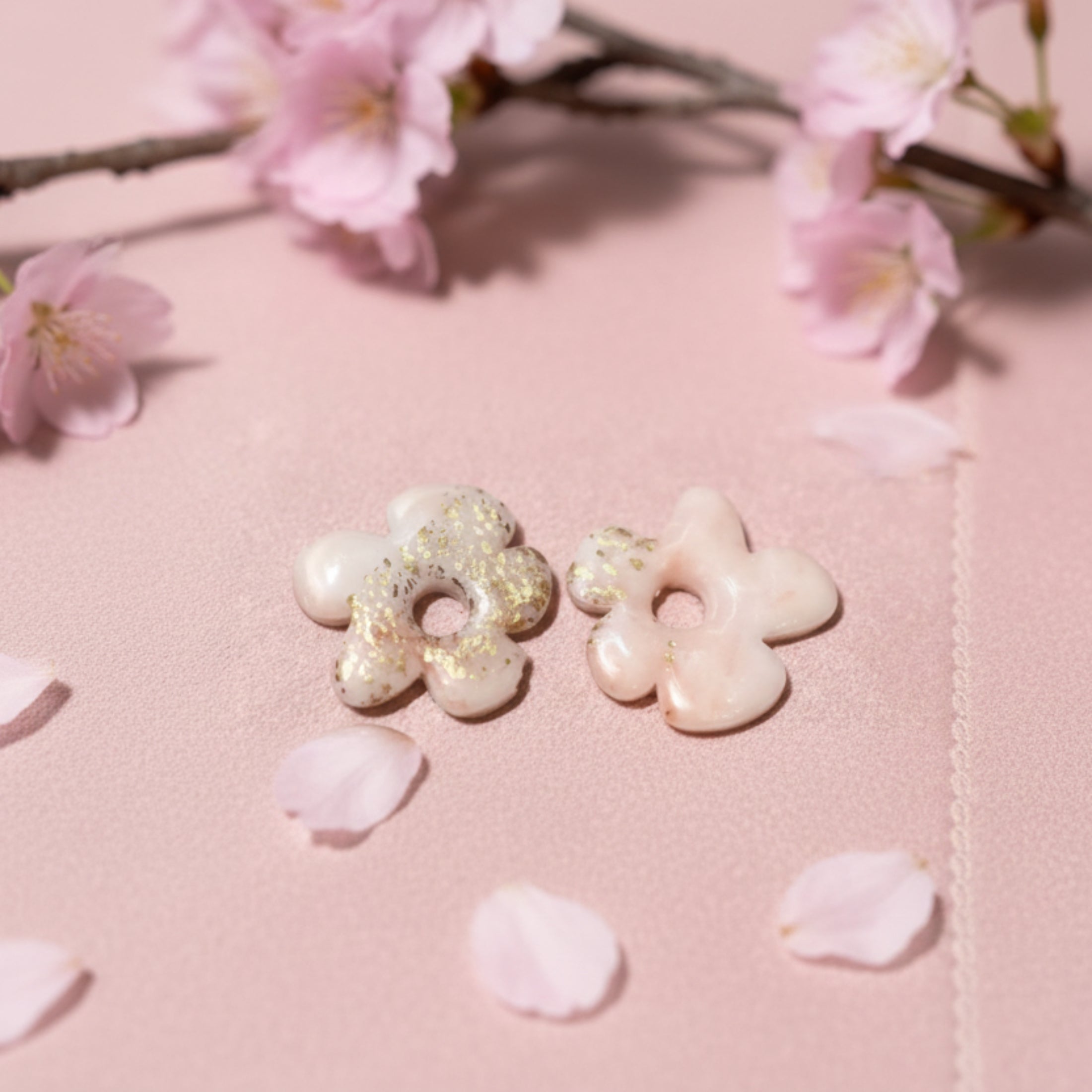 Pampilles Sakura taille grande 2,7 cm - Pâte polymère résinée rosé et doré
