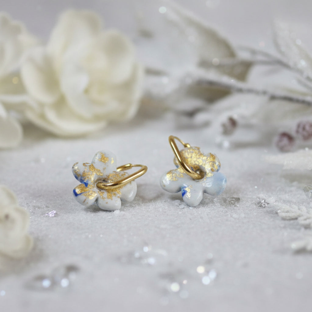 Pampilles Fleur Givrée portées sur créoles dorées - Créoles vendues séparément sur https://oparisbijoux.myshopify.com/collections/creoles
