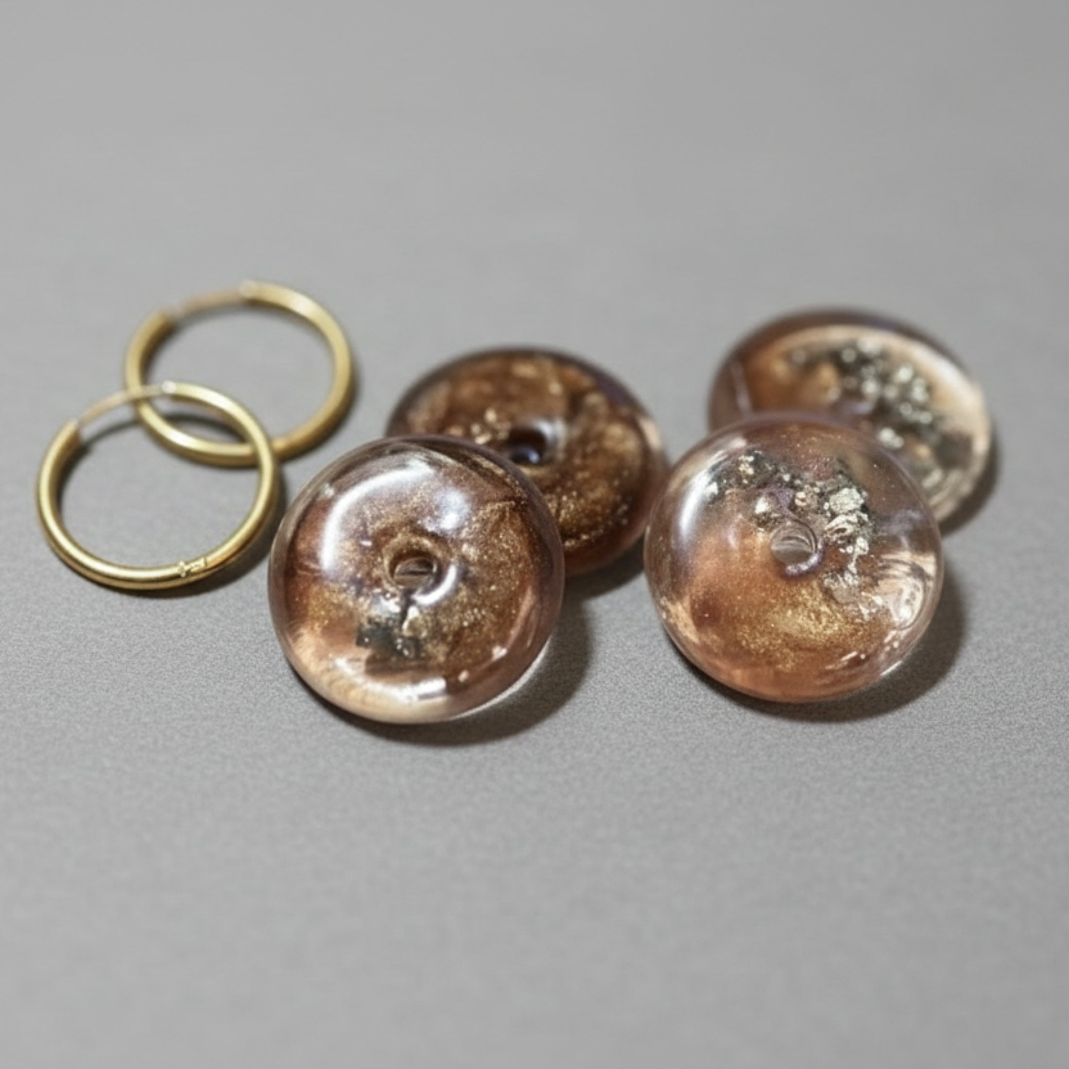 Pampilles Marley marron argent transparent sur créoles dorées - Créoles vendues séparément sur https://oparisbijoux.myshopify.com/collections/creoles
