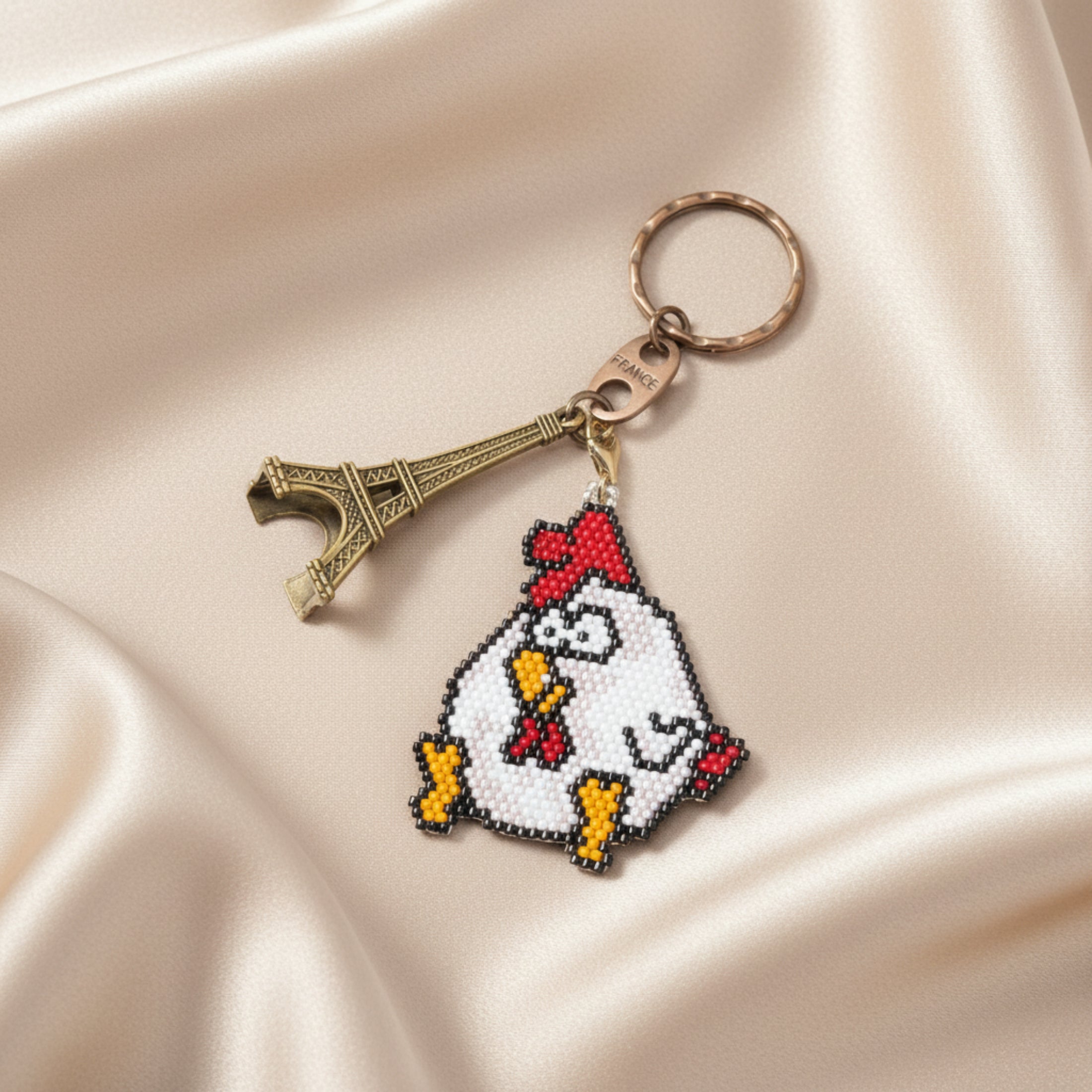 Porte-clés unique avec charm Ginette la poulette tissé en perles Miyuki - Fait main ÔParis
