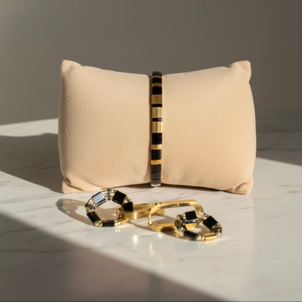 Bracelet Gwen ÔParis - bracelet élastiqué perles plaquées or 24 carats noir doré
