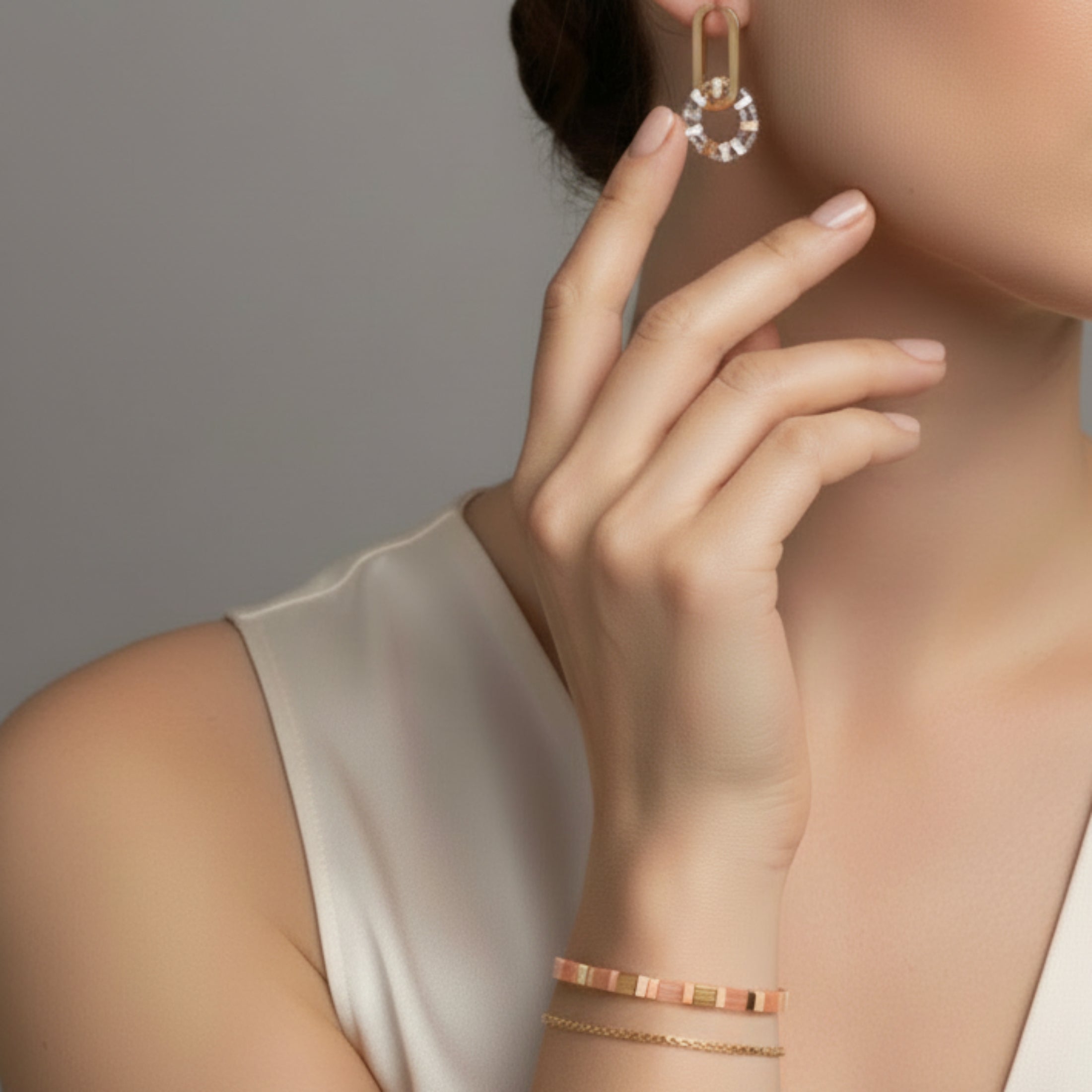 Bracelet Liam ÔParis porté - création artisanale fait main perles Miyuki Tila rose saumon
