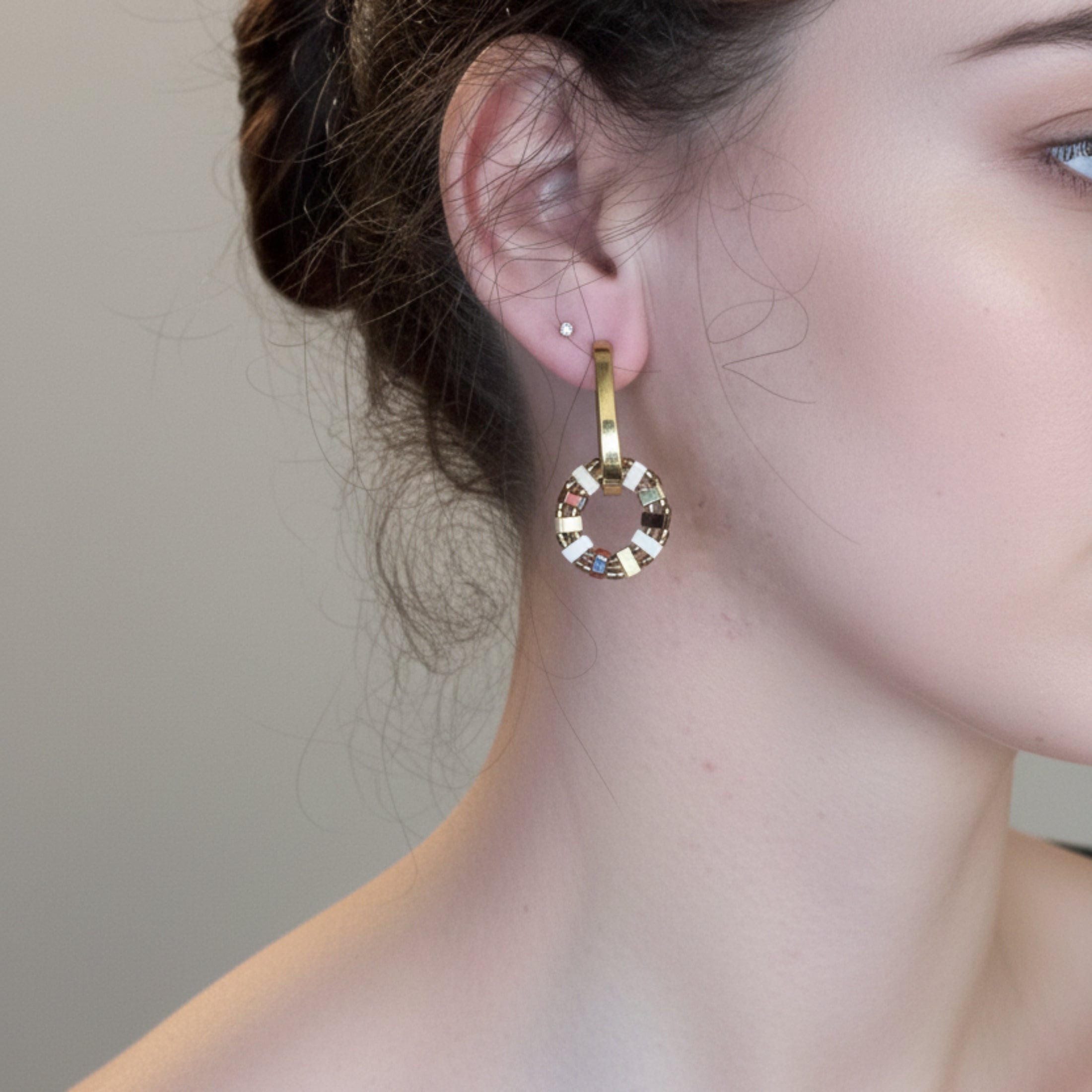 Pampilles Axel ÔParis portées - boucles d'oreilles fait main perles Miyuki Tila marron or plaqué 24 carats
