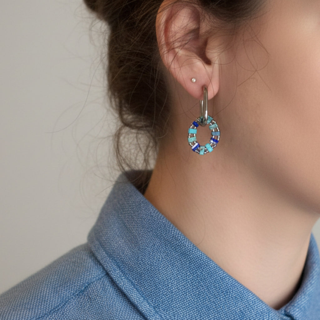 Pampilles Tilan ÔParis portées - boucles d'oreilles fait main perles Miyuki Tila bleu argent
