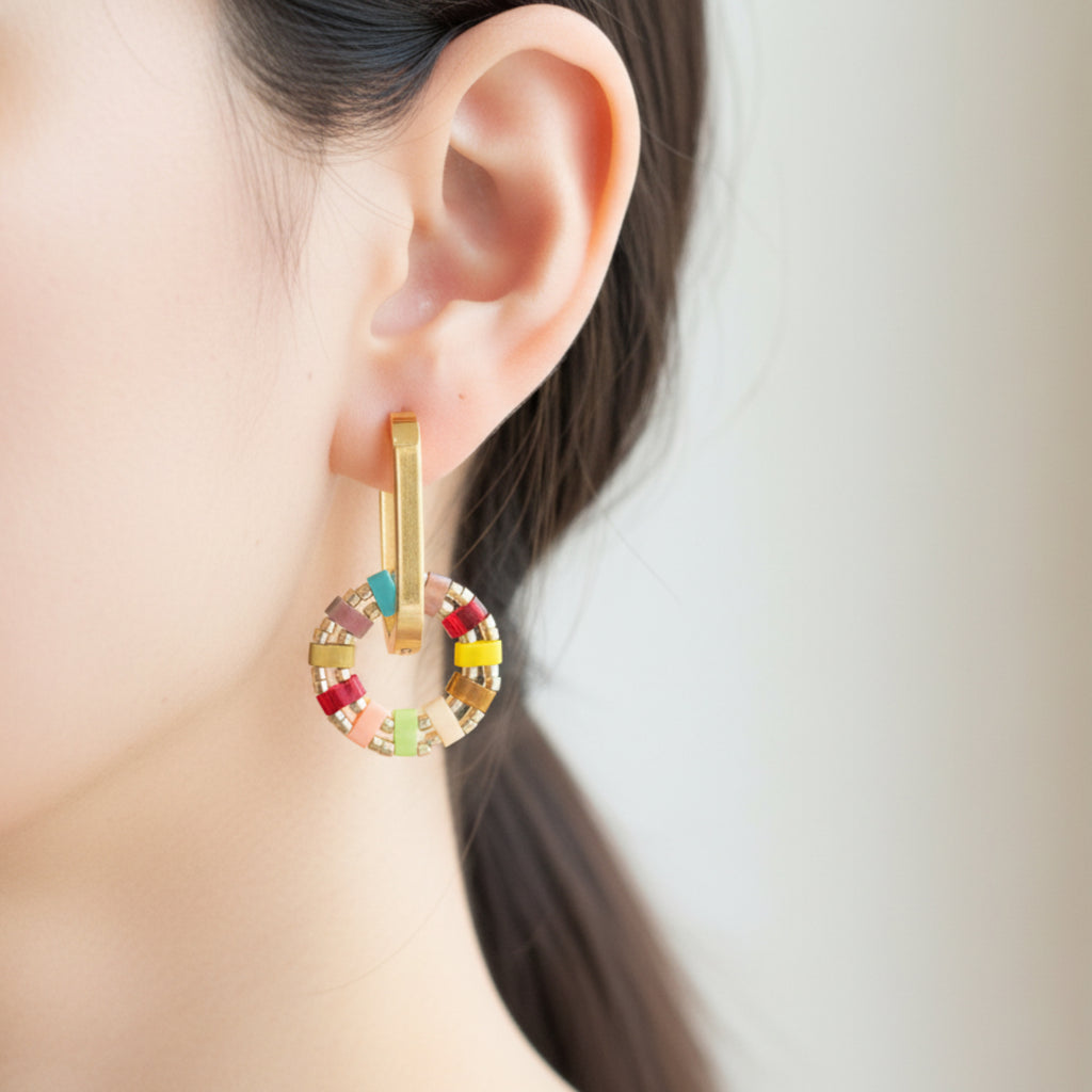 Pampilles Josie ÔParis portées - boucles d'oreilles fait main perles Miyuki Tila multicolore arc-en-ciel or plaqué 24 carats
