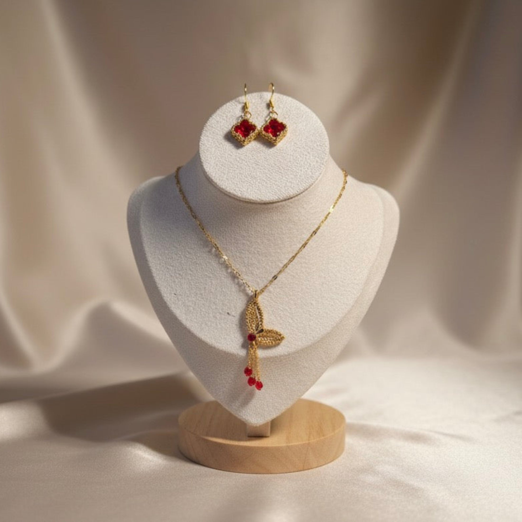 Parure Envol Précieux - Collier papillon doré et boucles d'oreilles Miyuki or et rouge
