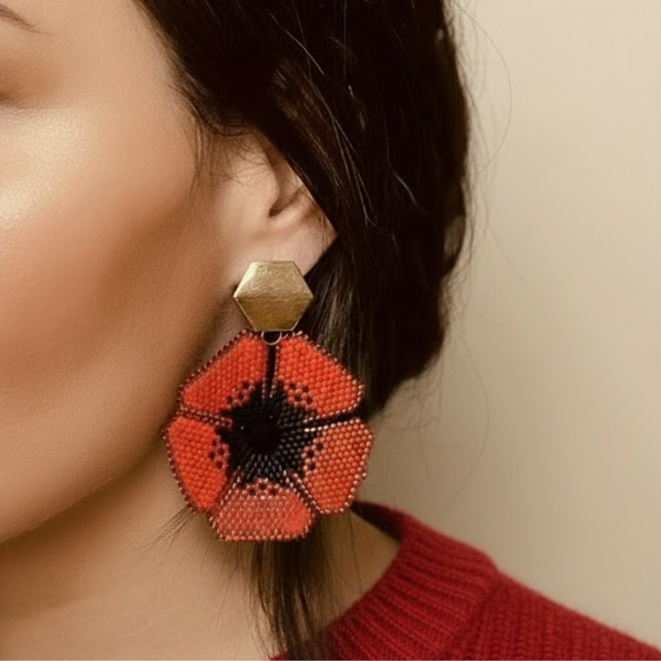 Boucles d'oreilles Coquelic' ÔParis portées - bijou artisanal fait main en perles et cristaux
