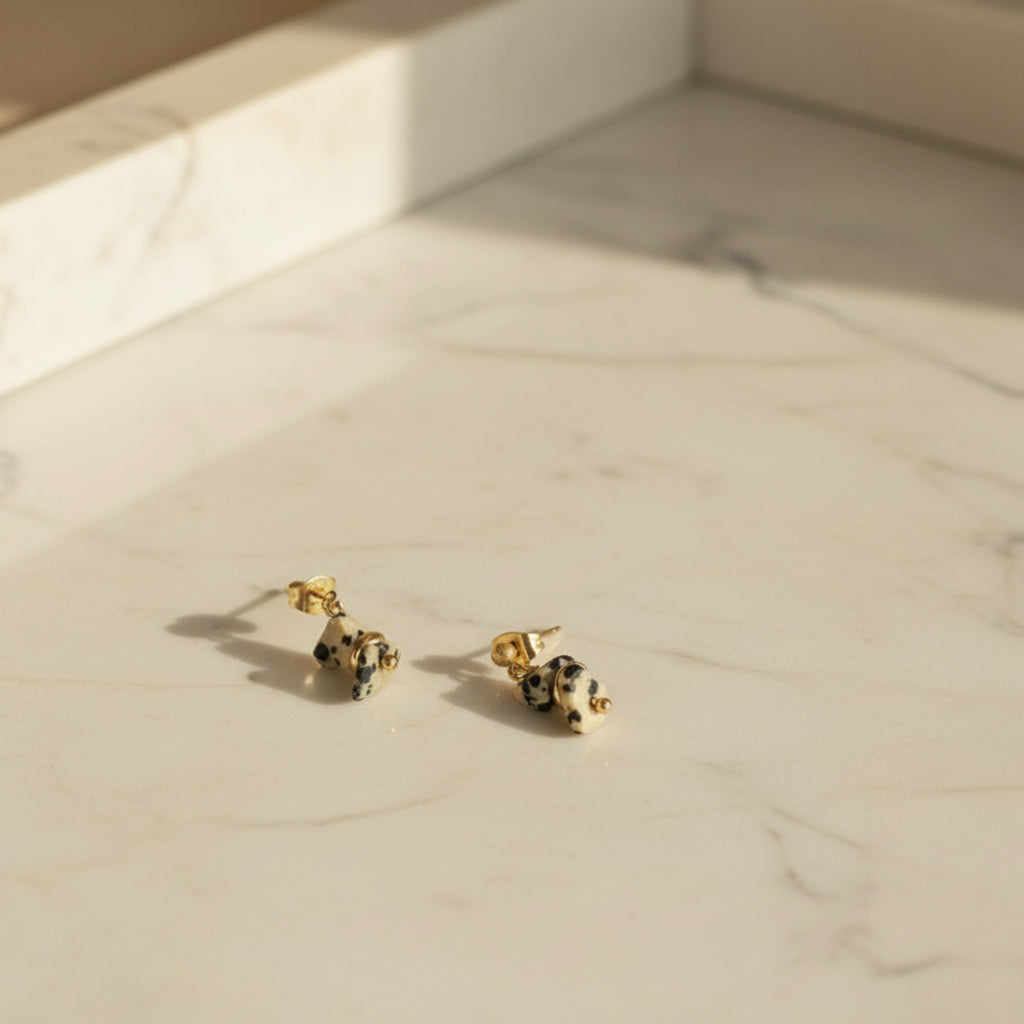 Boucles d'oreilles Léopard Chic détails, motif léopard beige et noir, pâte polymère et résine UV, fait main