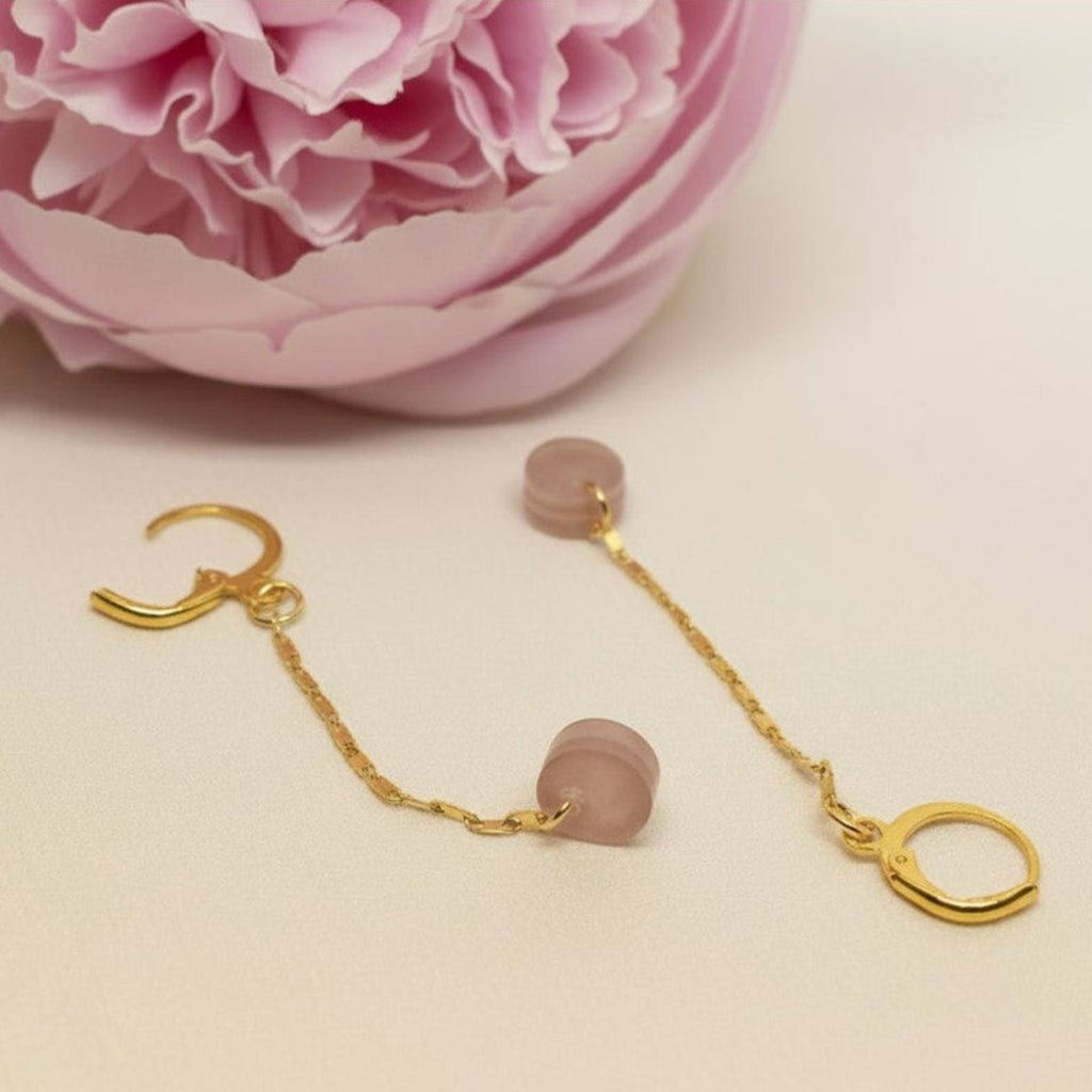 Boucles d'oreilles pendantes dorées résine rose poudré ÔParis