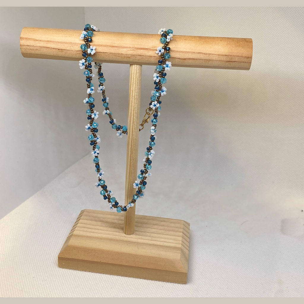 Collier Myosotis porté bijou fait main élégant ÔParis