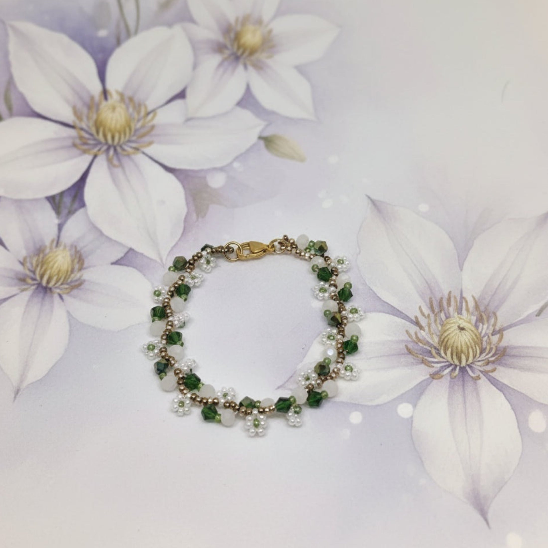 Bracelet raffiné Clématite perles Miyuki fait main vert blanc ÔParis