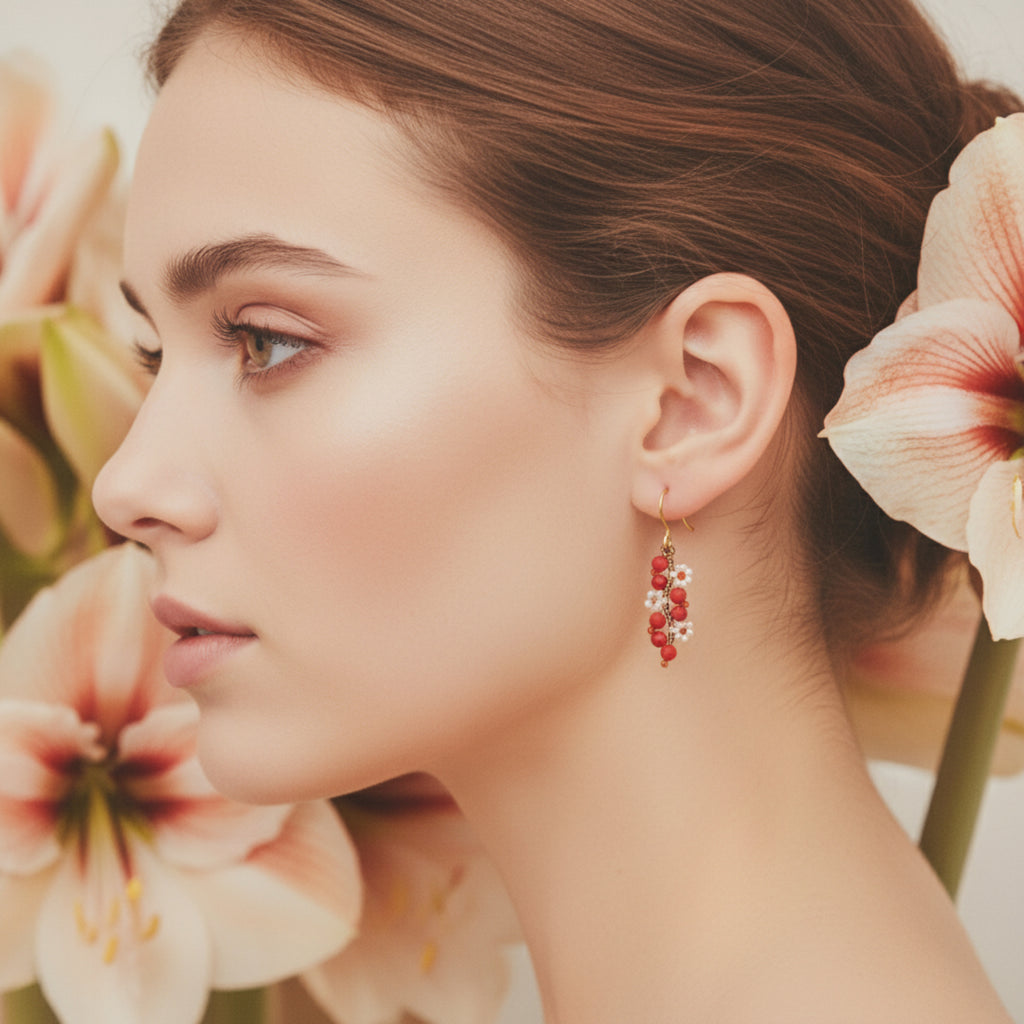 Boucles d'oreilles Amaryllis portées - Bijou artisanal en perles Miyuki