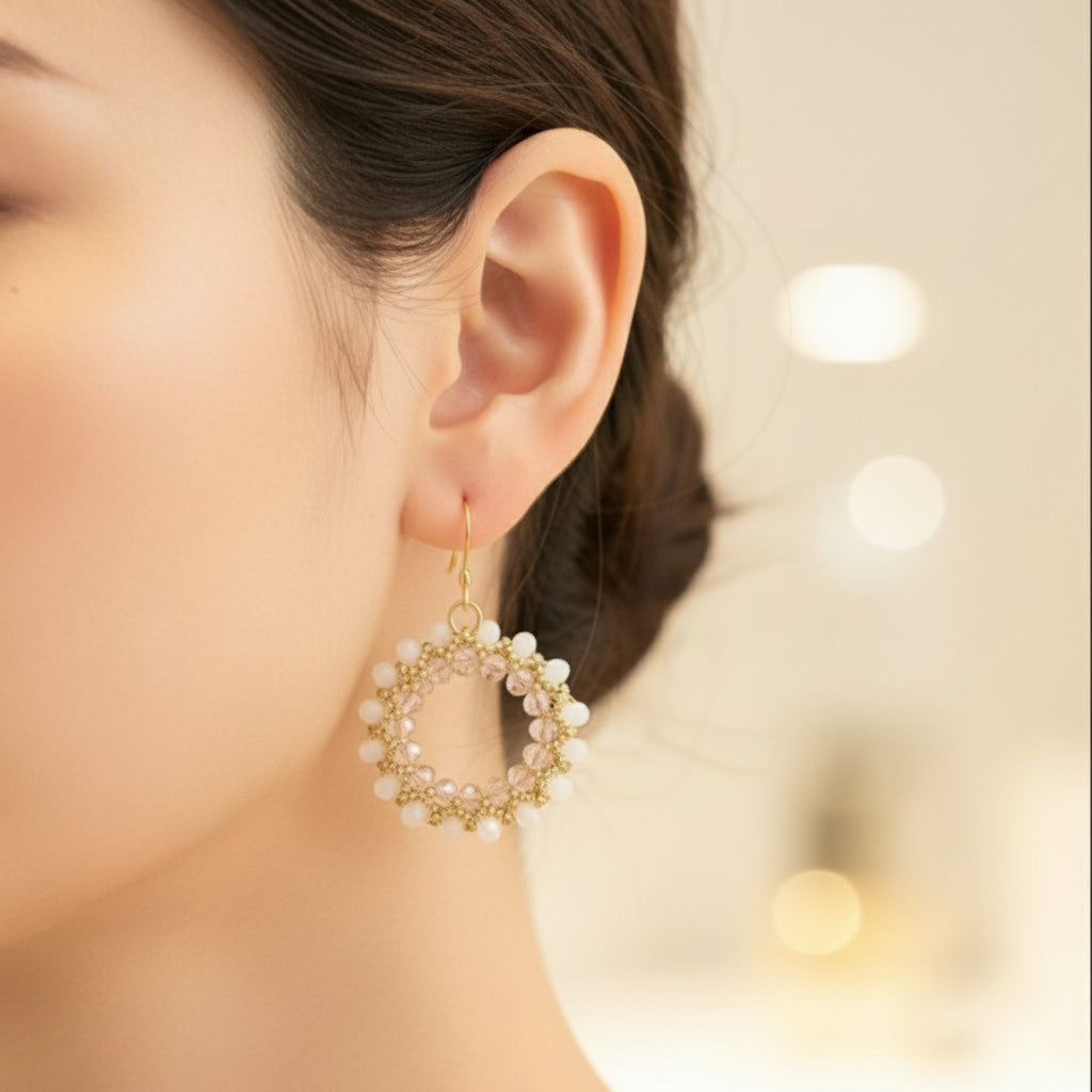 Boucles d'oreilles Perles de rose portées - Bijou artisanal en perles Miyuki