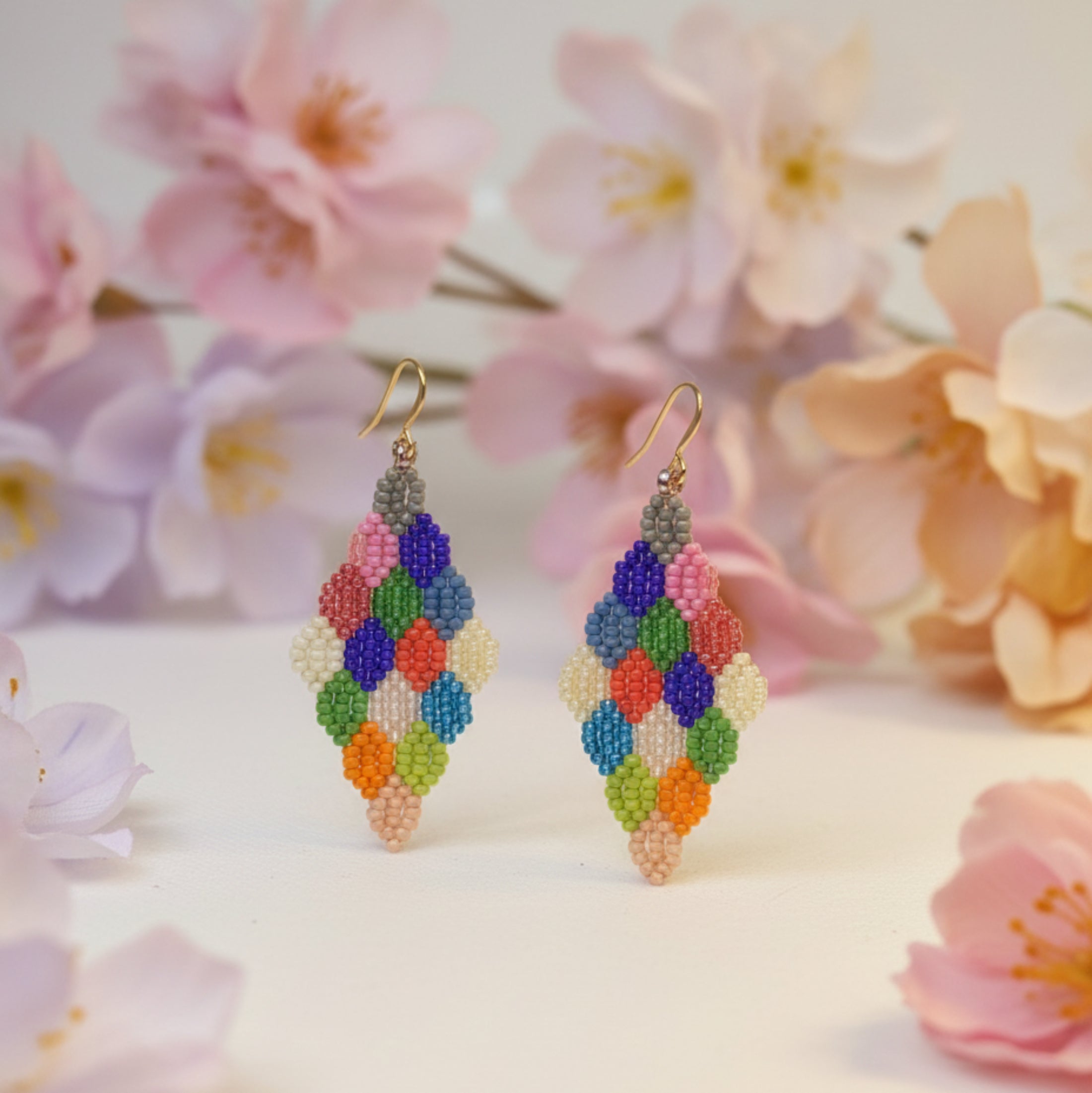 Boucles d'oreilles Harlequin en perles Miyuki - Losanges colorés avec crochet strass