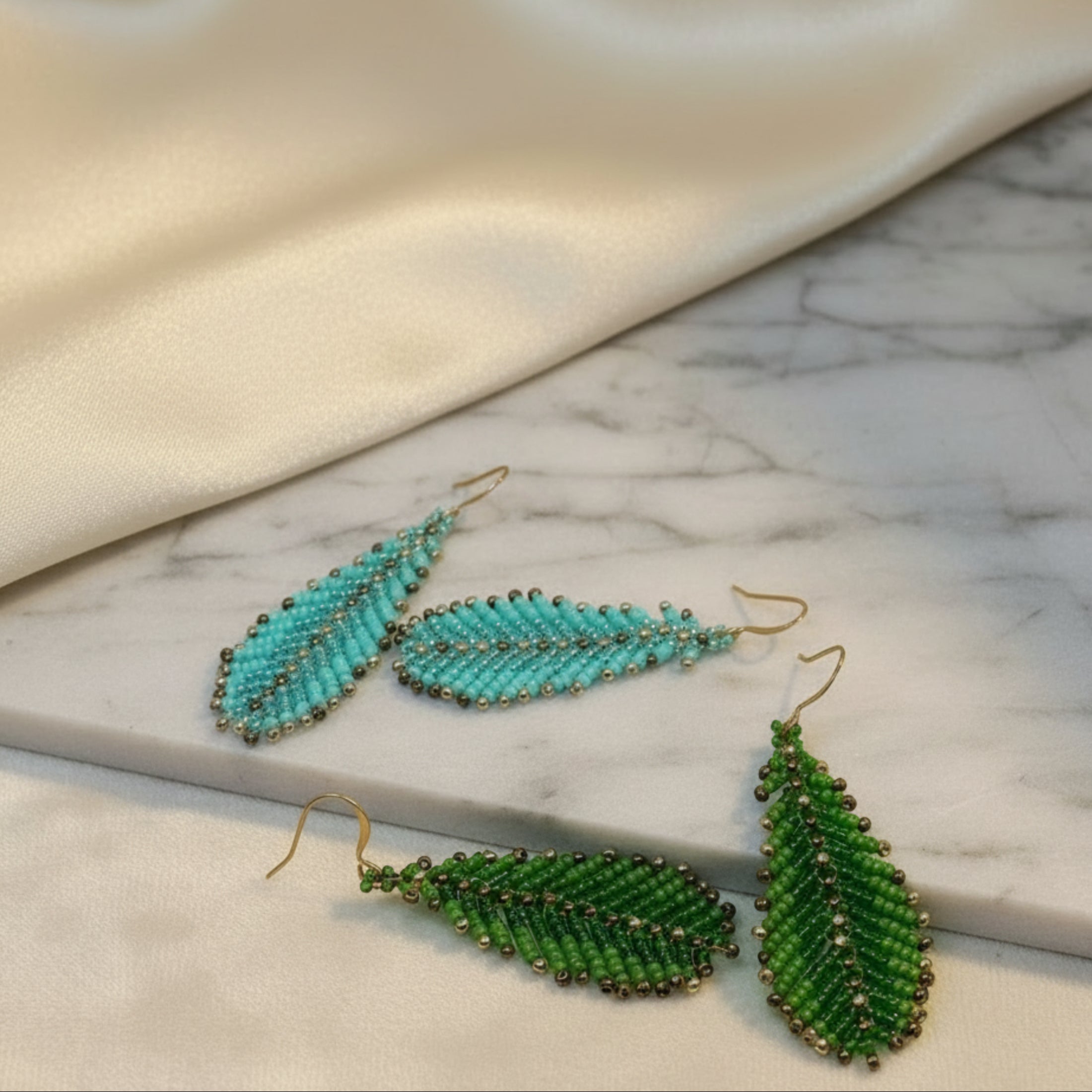 Boucles d'oreilles Les Feuillettes en perles Miyuki vert et turquoise, forme feuille naturelle, fait main