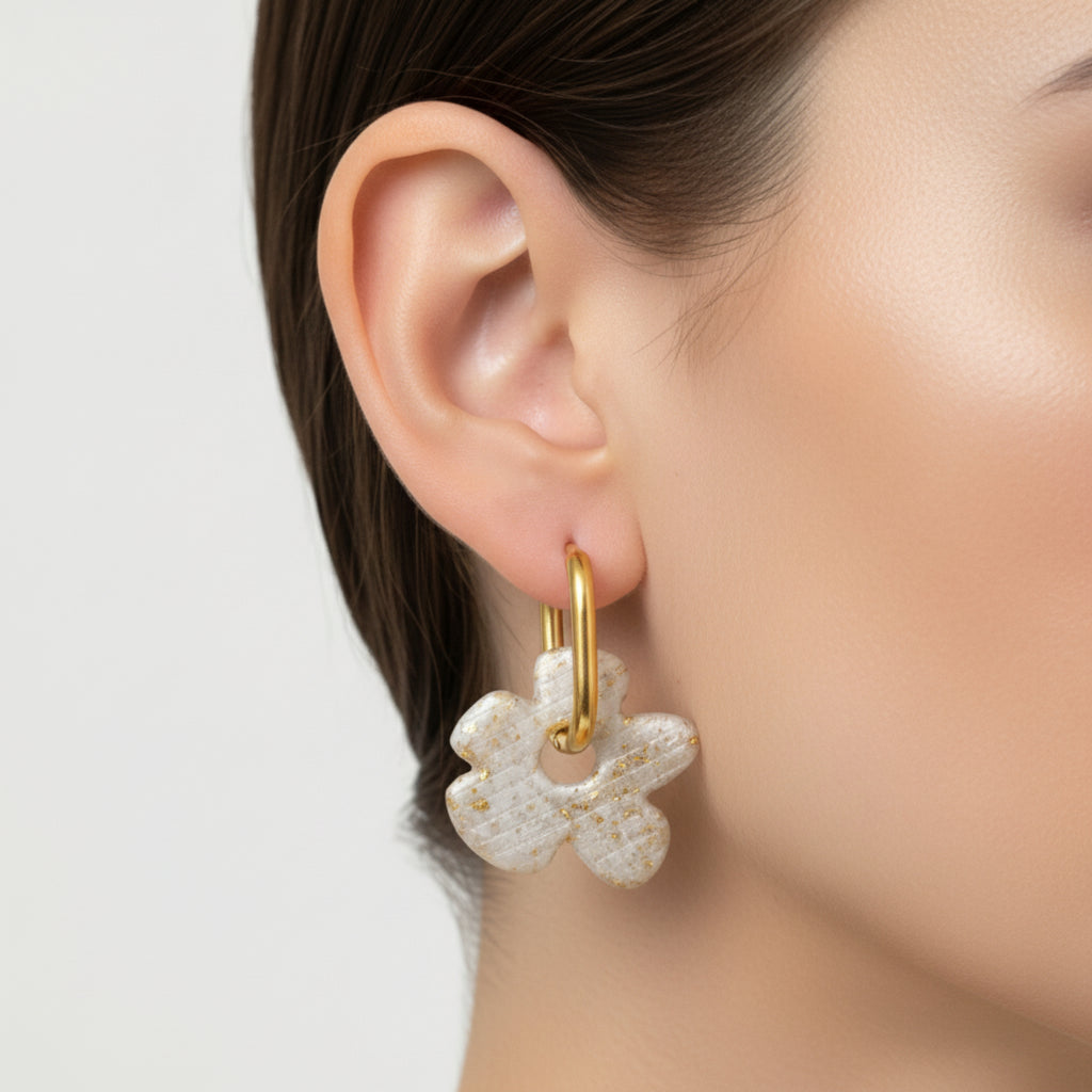 Pampilles Marina portées, boucles d'oreilles fleur pâte polymère, ultra-légères et raffinées
