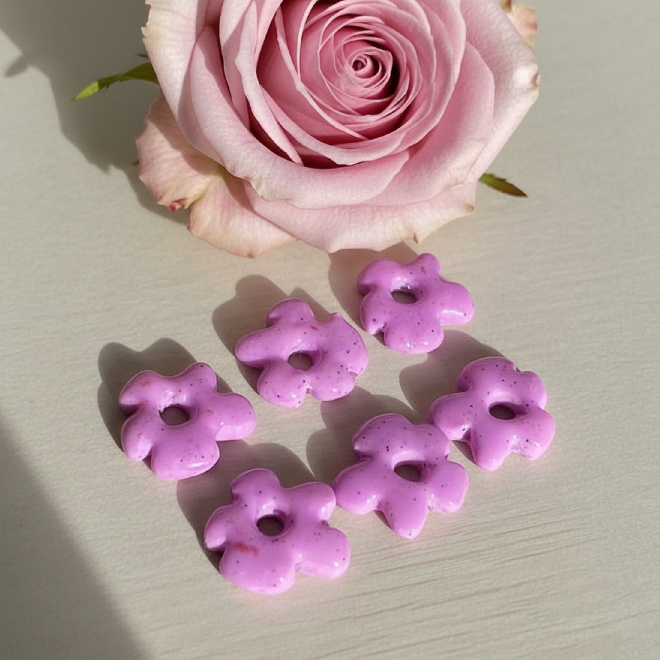 Pampilles Pink roses en pâte polymère résinée - Boucles d'oreilles fait main ÔParis
