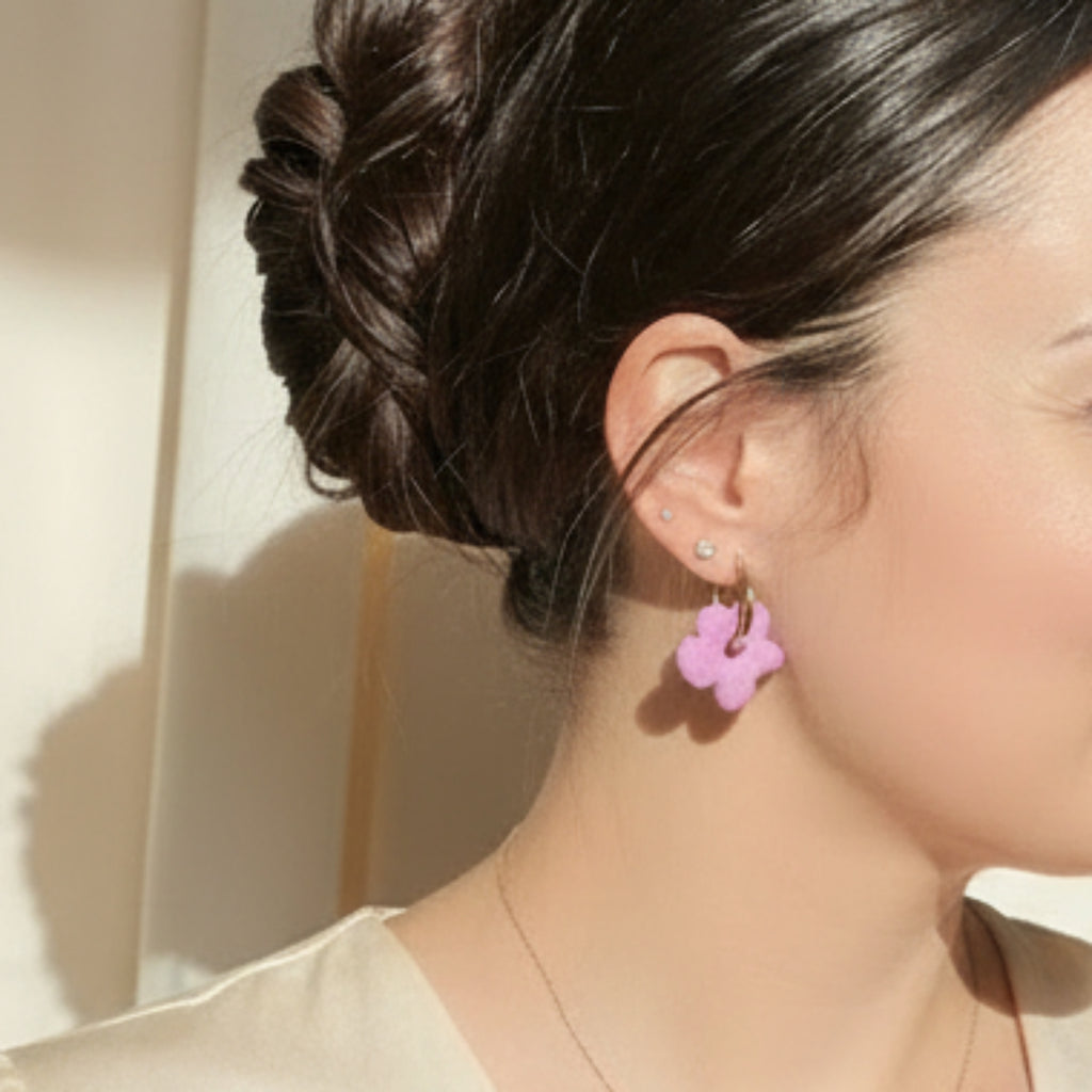 Pampilles Pink portées - Boucles d'oreilles roses fait main en pâte polymère

