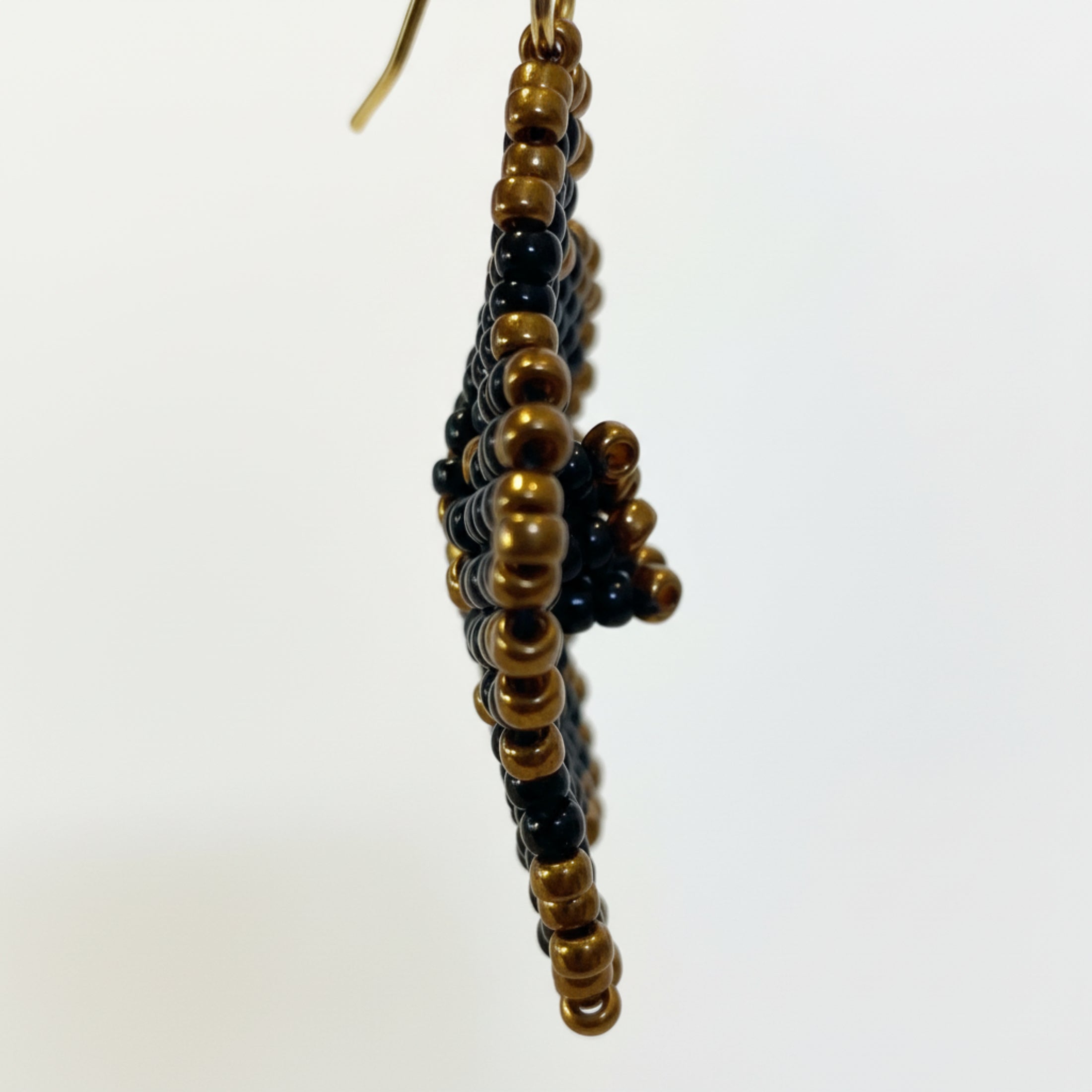 Détails tissage Miyuki Boucles Edelweiss Noires - Perles rocailles noir et doré
