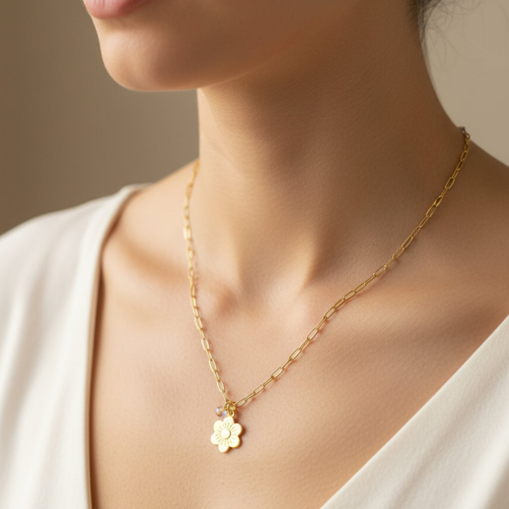 Collier Petite Fleur en acier inoxydable doré avec pendentif fleur et cristal Smoked Amber
