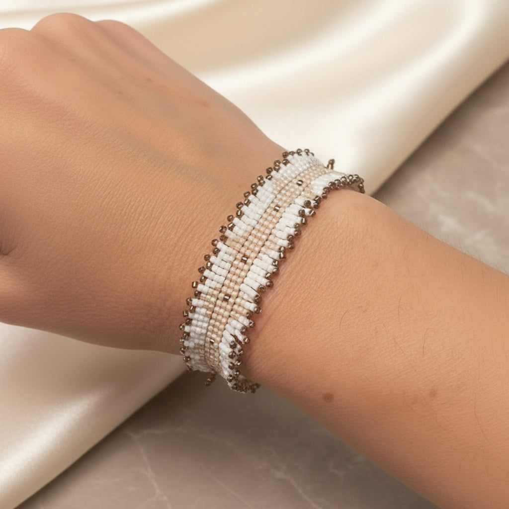 Bracelet Mag porté au poignet - Perles Miyuki tissées main réglable
