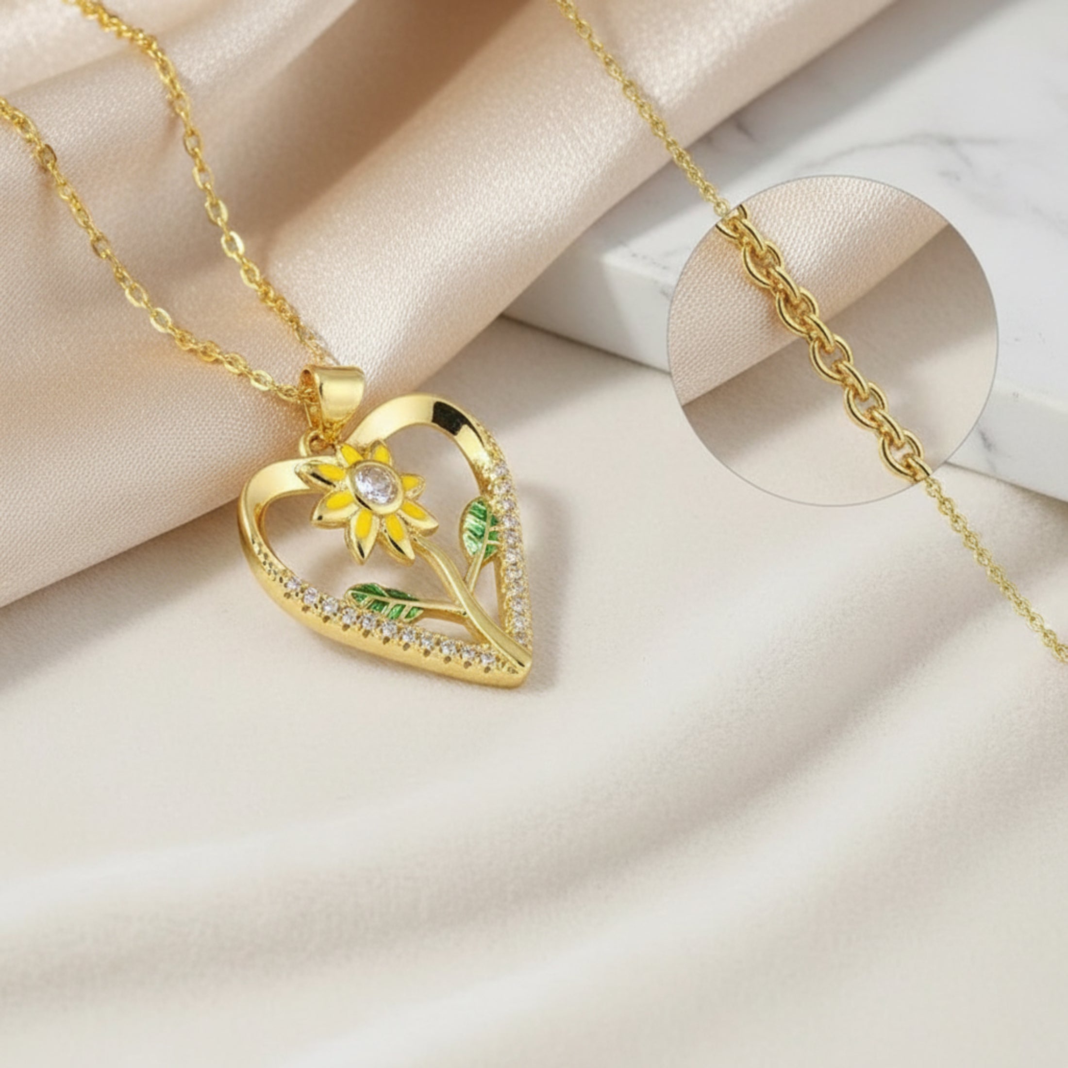 Collier Flora - Collier doré pendentif fleur dans un cœur orné de zirconiums

