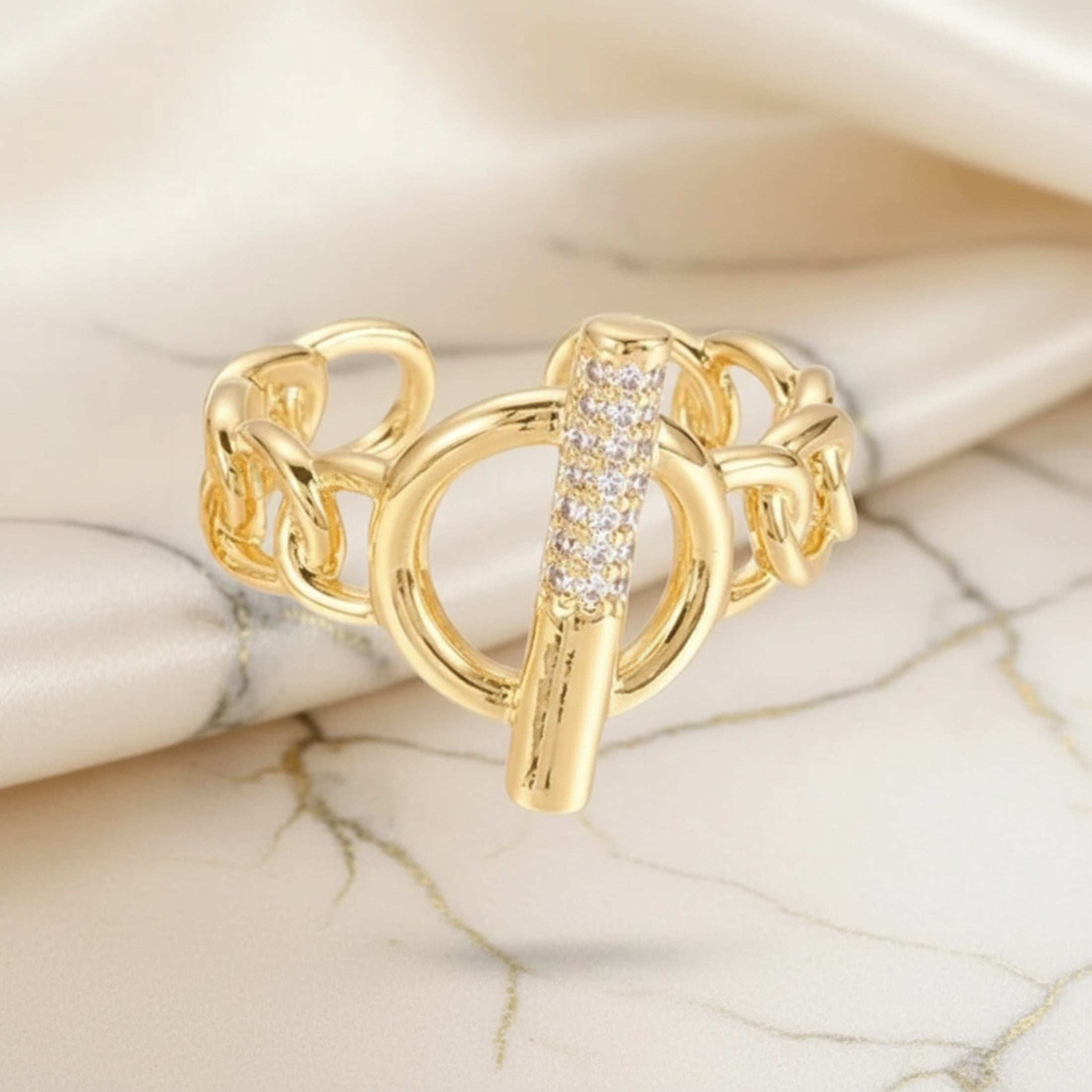 Bague Angelina - Bague dorée maille chaîne sertie de zirconiums plaquage or
