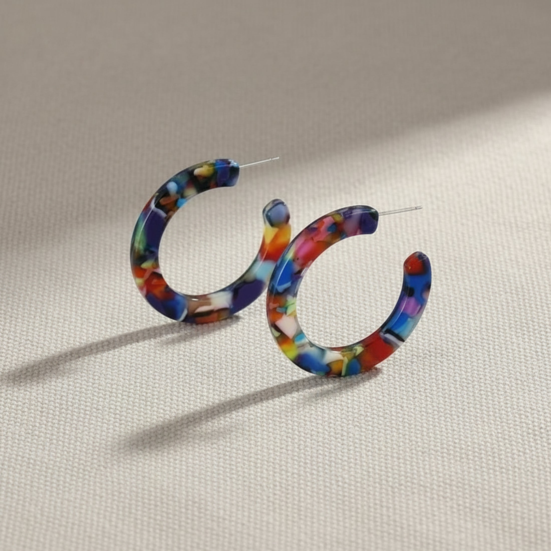 Boucles d'Oreilles Garance - Boucles résine colorée multicolore 4cm
